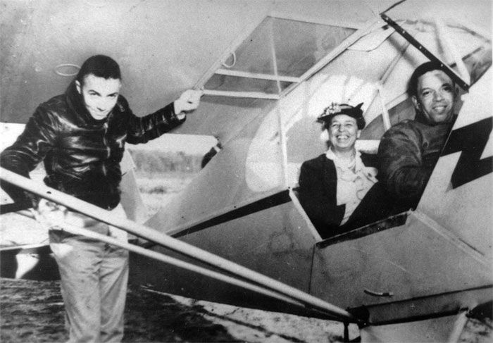 Eleanor Roosevelt rides with pilot Charles Alfred Anderson a Tuskegee Airmen