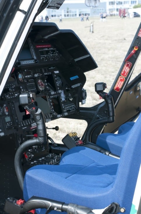 Helicopter cockpit vertical