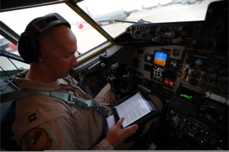 ipad-flight-bag-pilot-cockpit